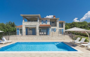 Villa Sterpazzi for 8 people near Poreč with 38 m2 heated pool, sea view & wellness